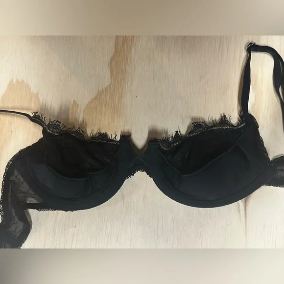 Vintage Victoria’s Secret Very Sexy Black Lace Valentines Bra 34B - Picture 2 of 10